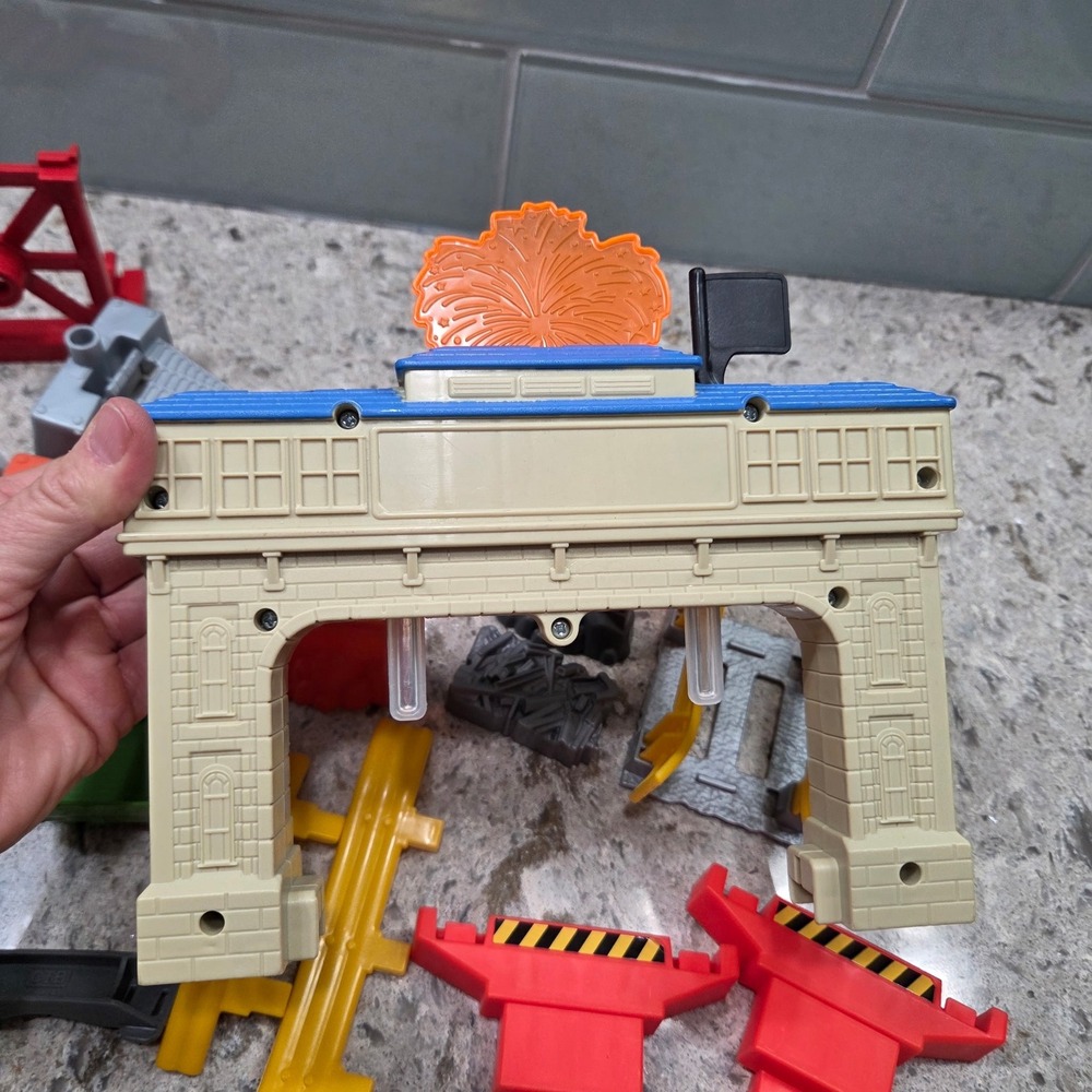 Fisher-Price Thomas TrackMaster Replacement Parts Lot Station Bridge Gas Station
